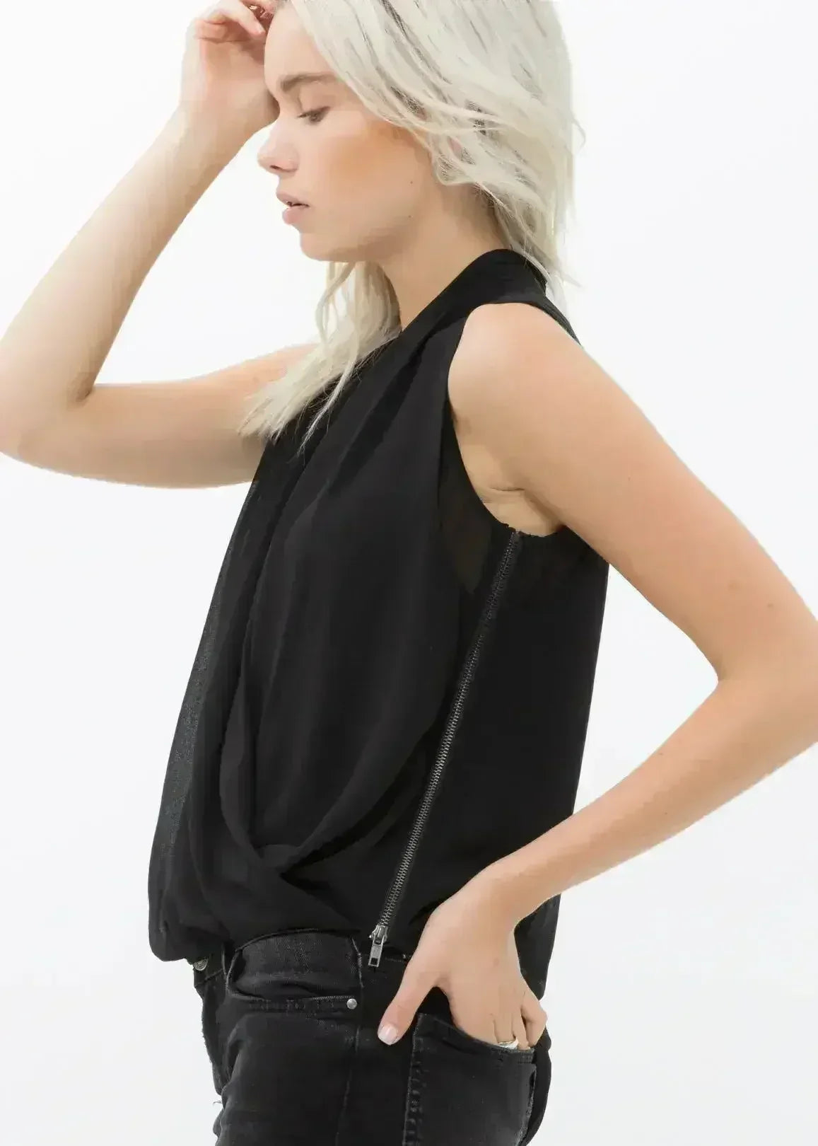 Chemisier sans manches Cache-cœur noir pour femme | Femstylo