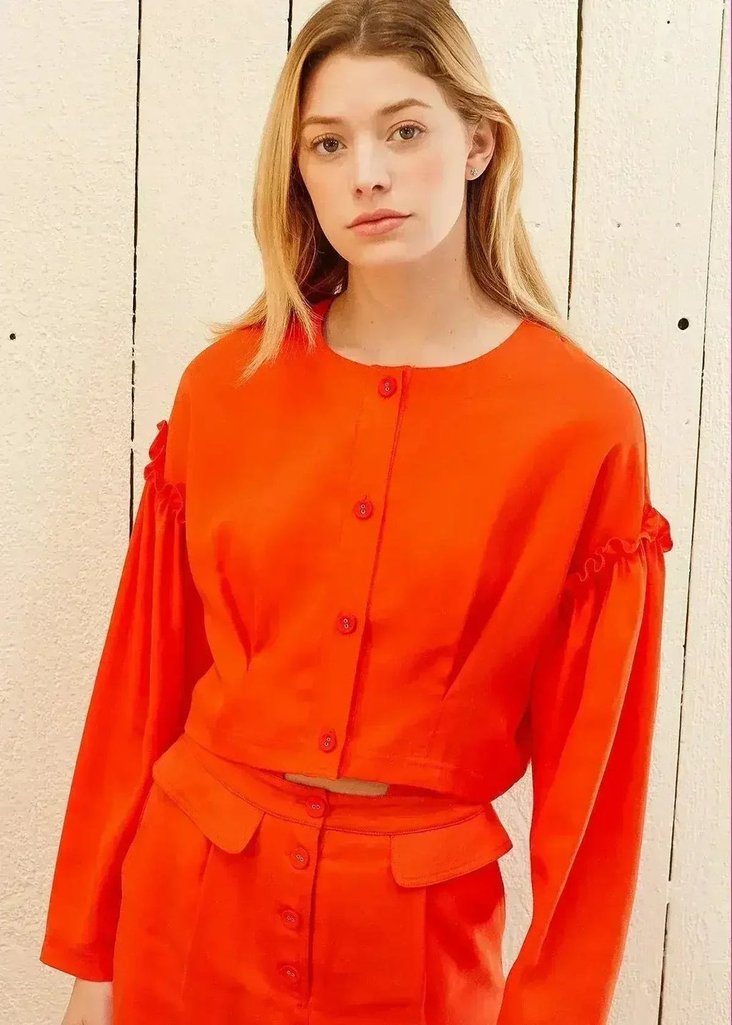 Haut court à manches longues boutonnée pour femme, coloris coquelicot