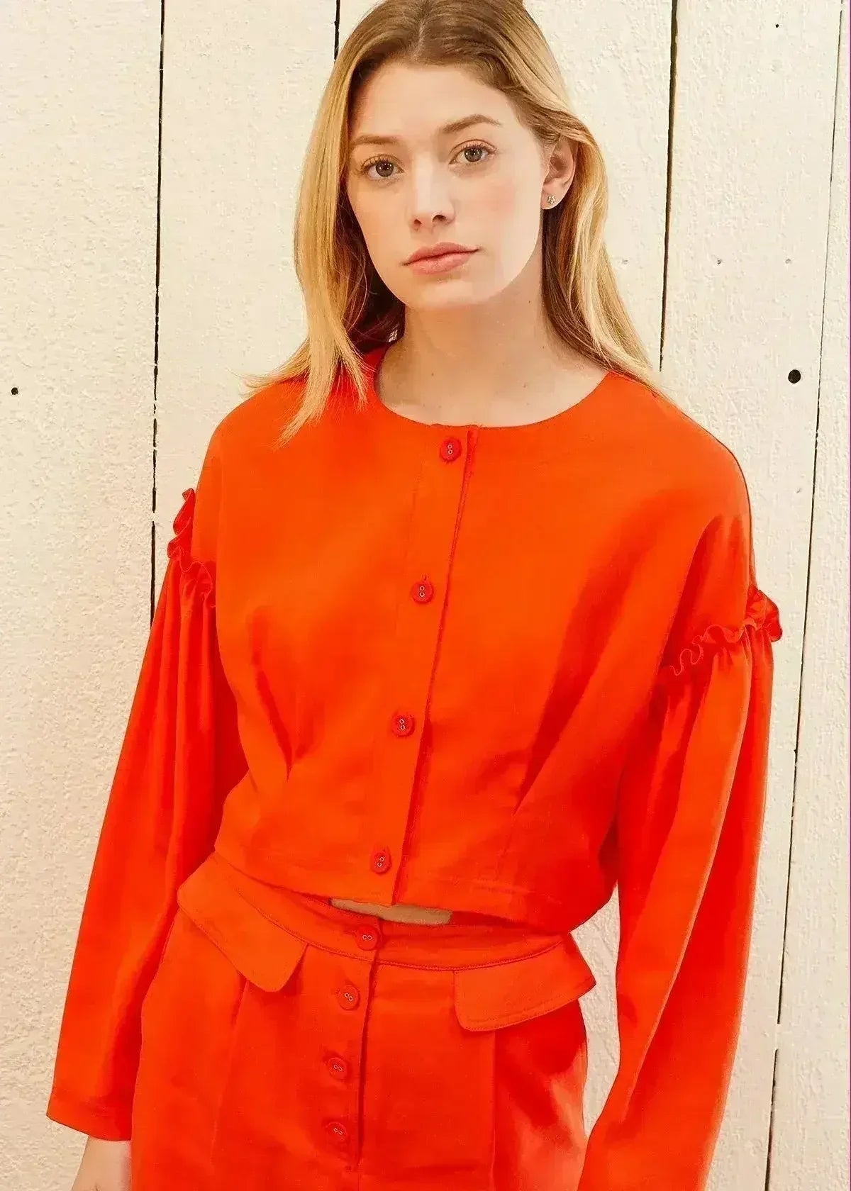Haut court à manches longues boutonnée pour femme, coloris coquelicot