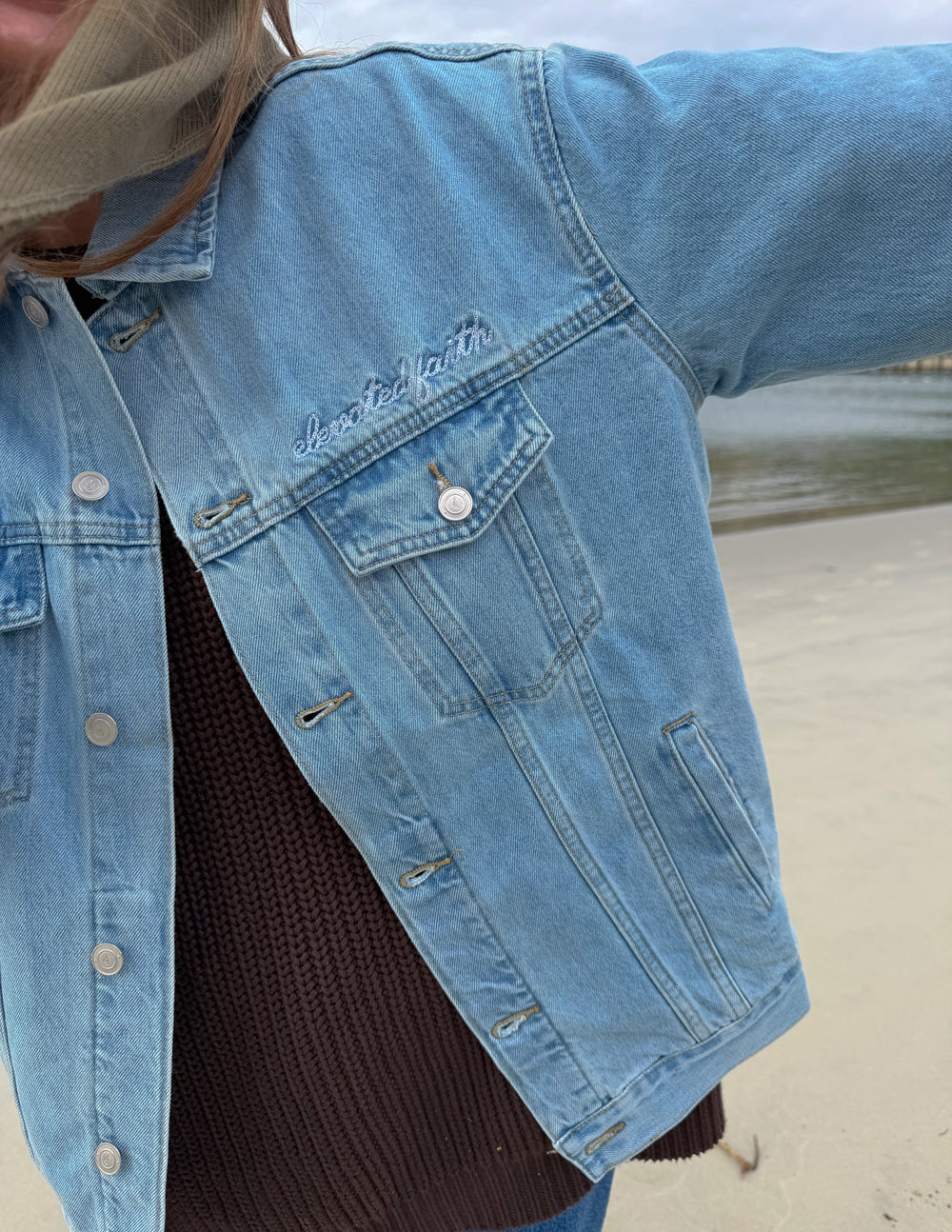 Veste en jean "Quel ami nous avons en Jésus"