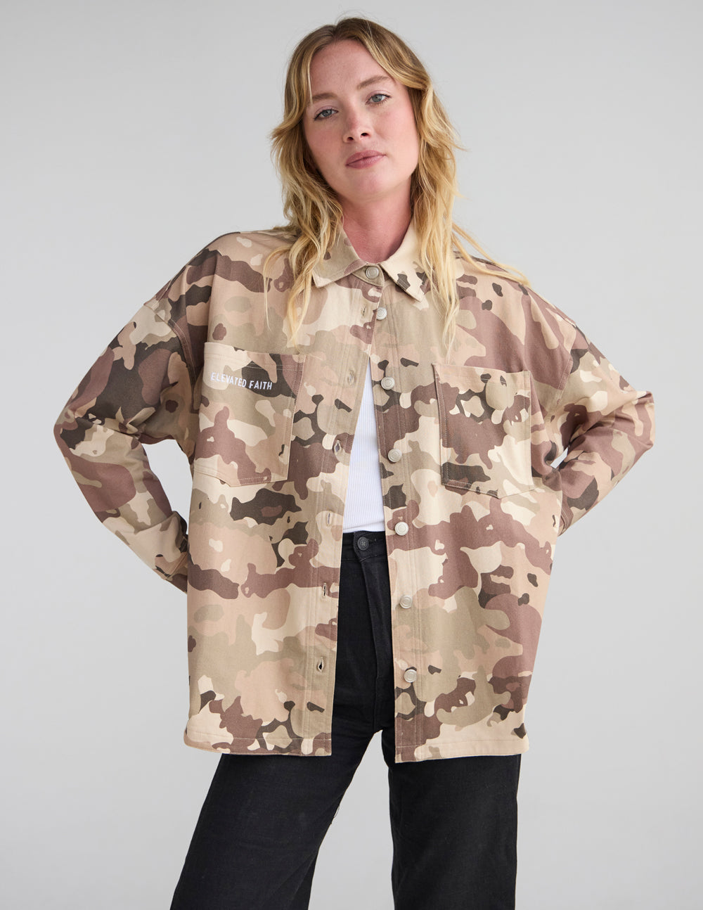 Veste chemise camouflage « Quel ami en Jésus »