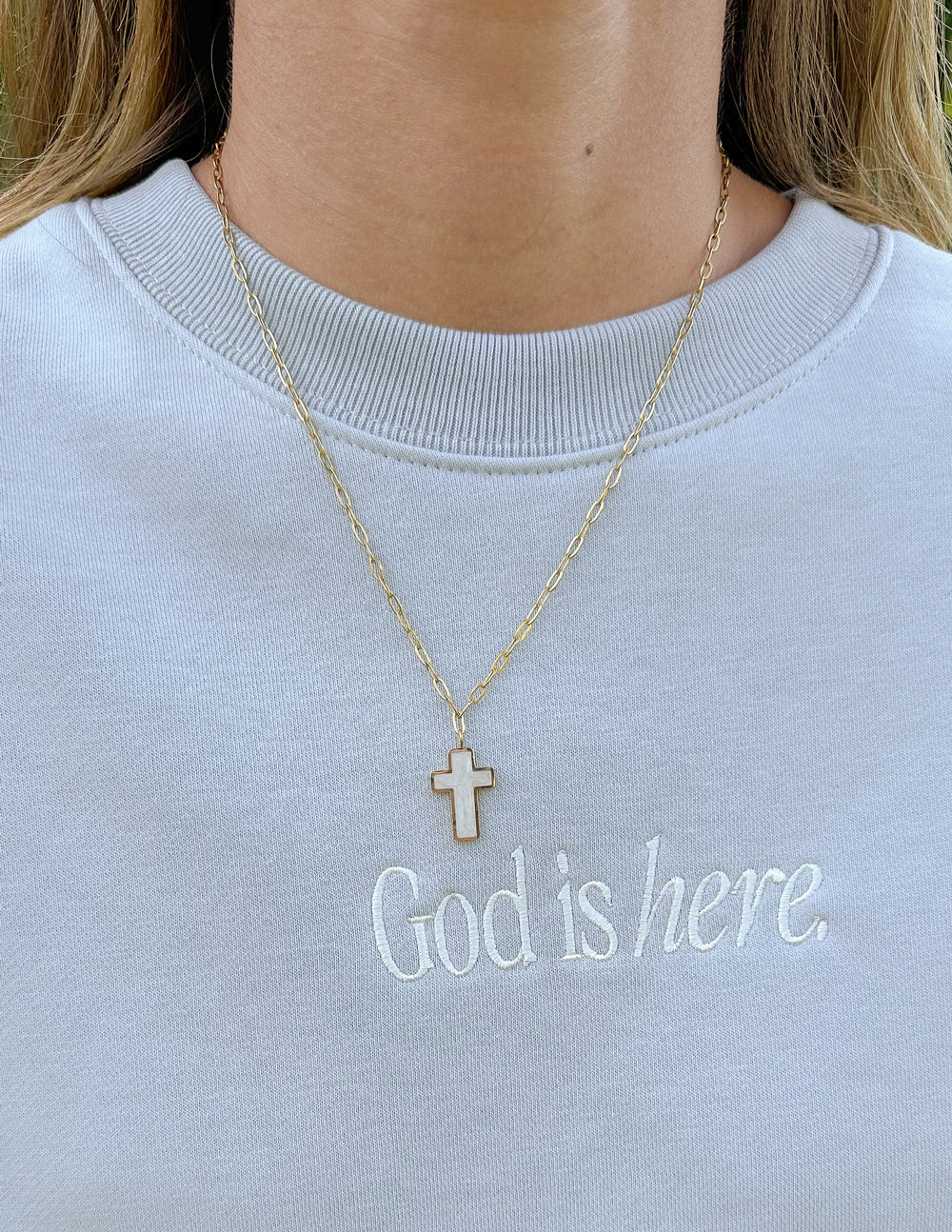 Collier croix émaillé blanc