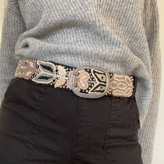 Ceinture brodée artisanale Wildroot, noire