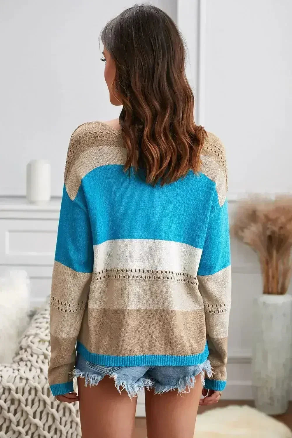 Pull en maille ajouré bicolore col en V bleu ciel pour femme