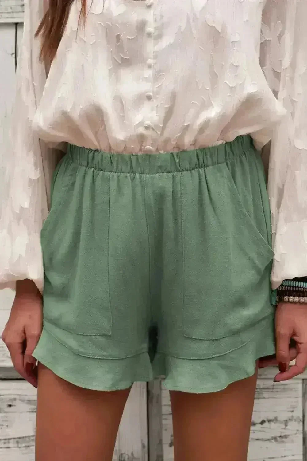 Shorts verts en lin et coton à volants pour femme avec poches
