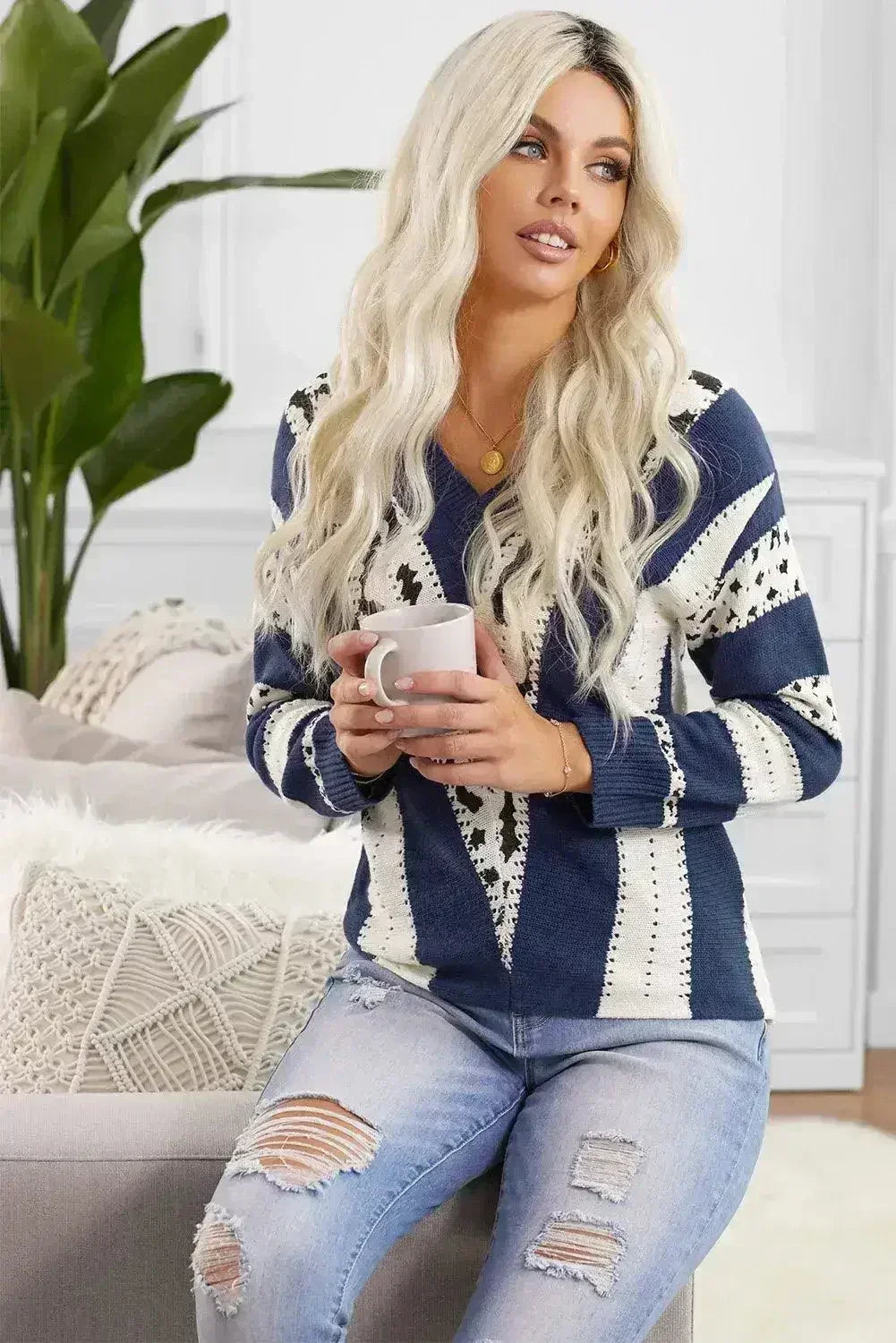 Pull imprimé animal bleu - Haut en maille à col en V avec accent léopard | Femstylo
