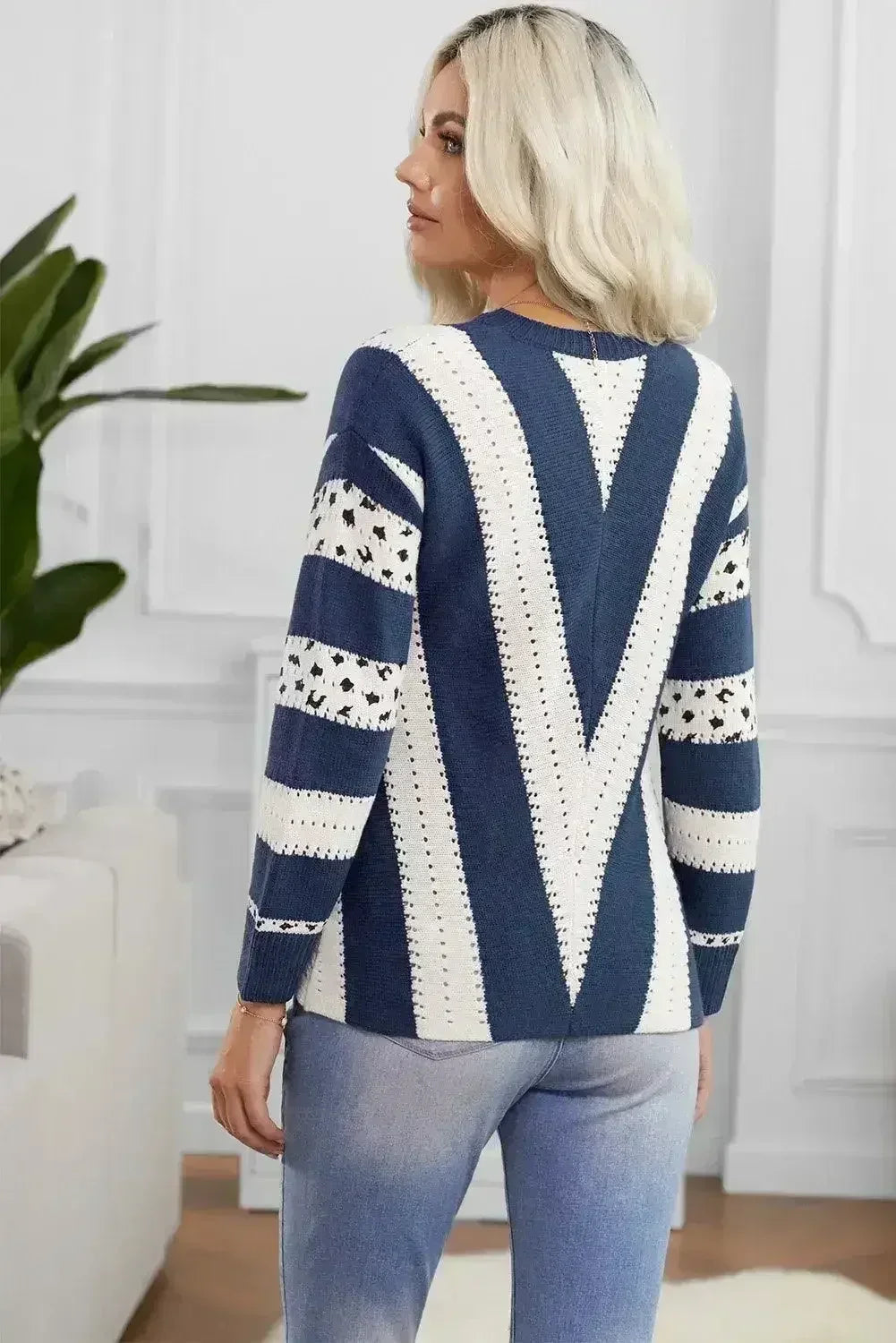Pull imprimé animal bleu - Haut en maille à col en V avec accent léopard | Femstylo