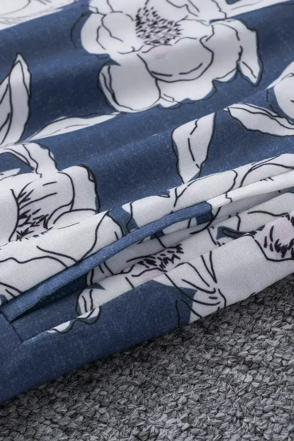 Sweat à capuche col bénitier à motifs floraux gris pour femme