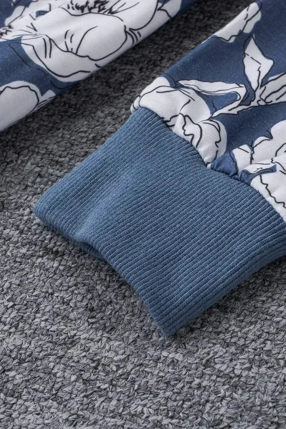 Sweat à capuche col bénitier à motifs floraux gris pour femme