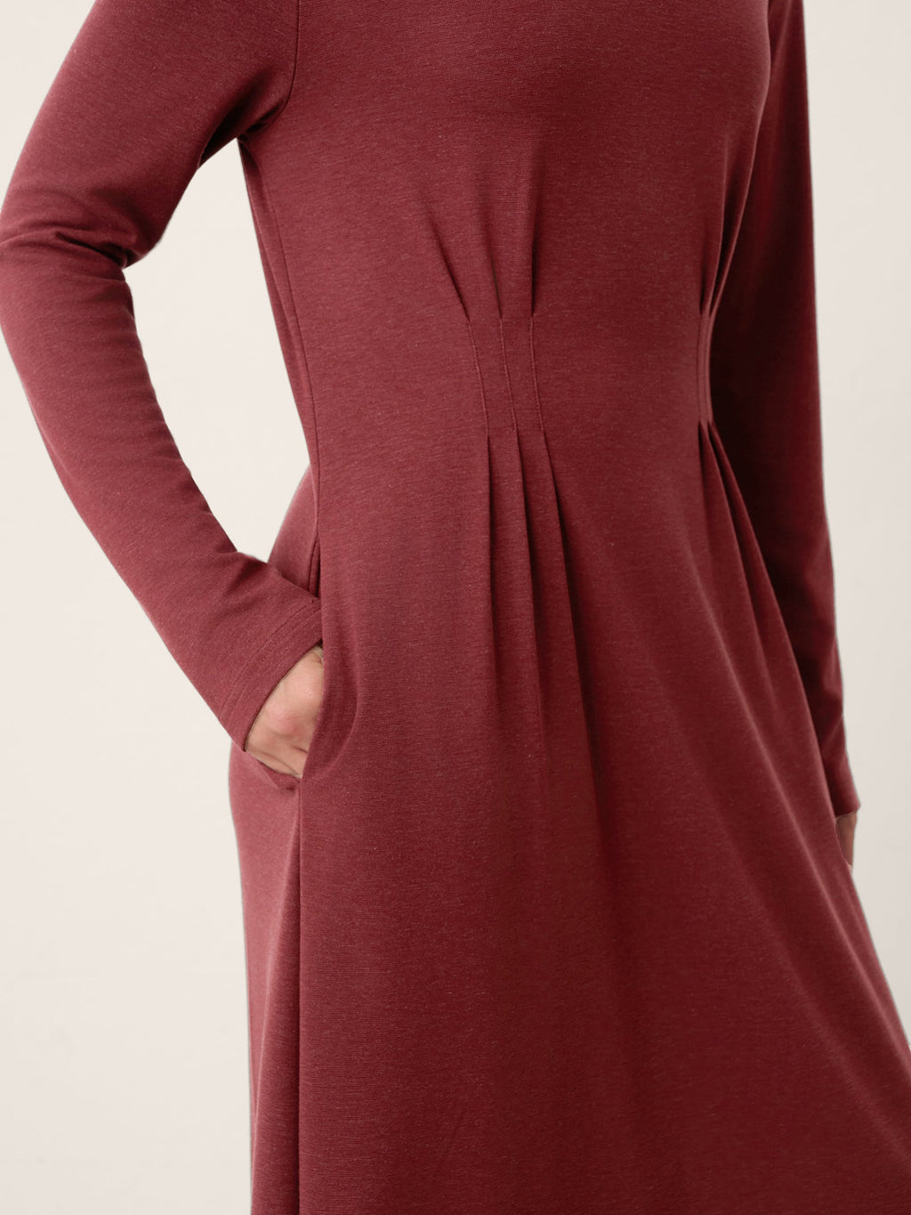 Robe midi Daria en laine et lyocell avec plis inversés sculpturaux