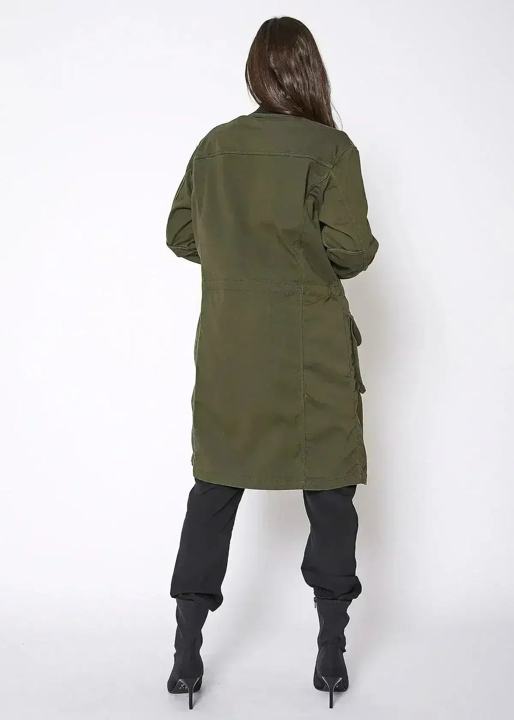 Veste utilitaire longue zippée pour femme de couleur olive