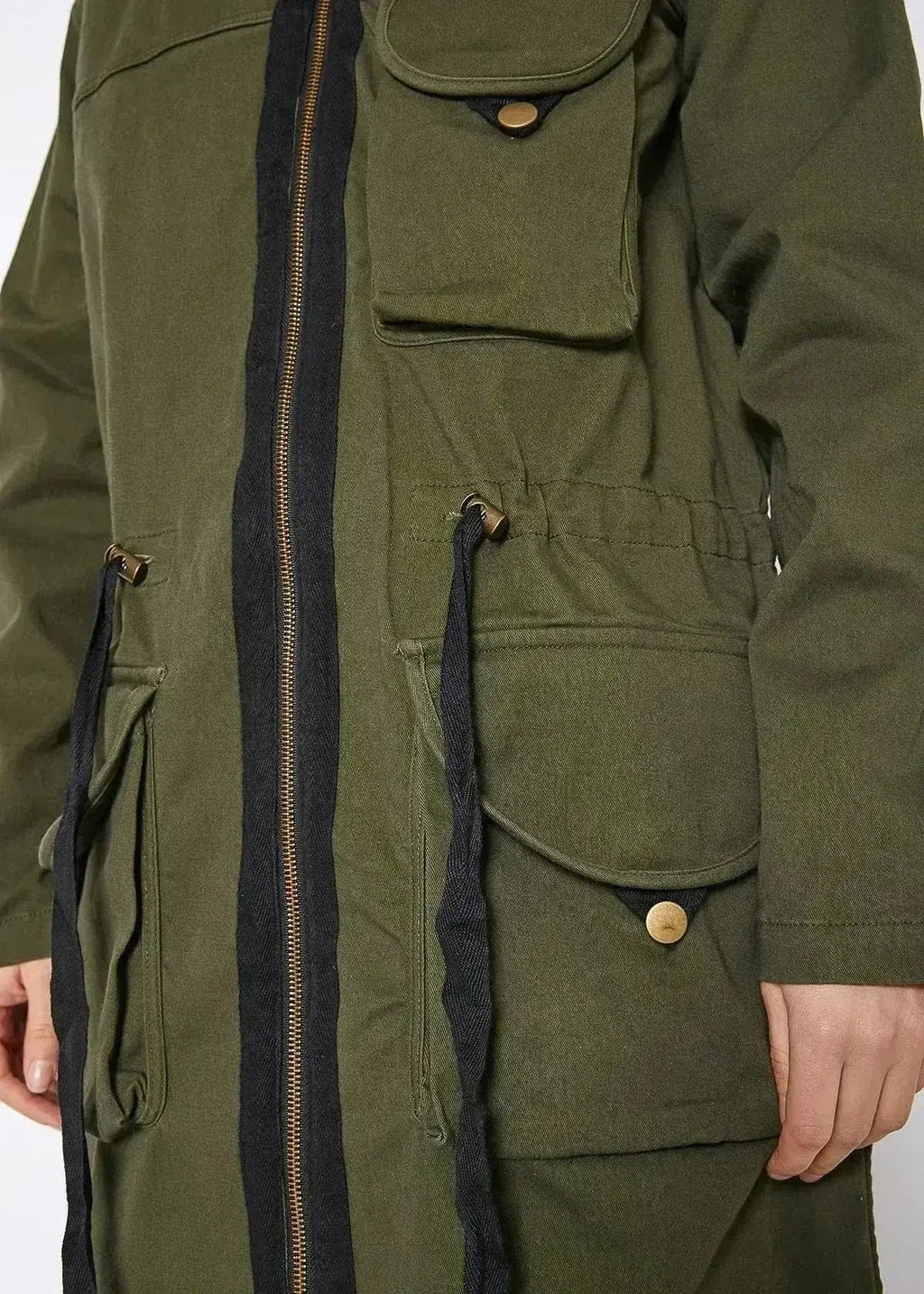Veste utilitaire longue zippée pour femme de couleur olive