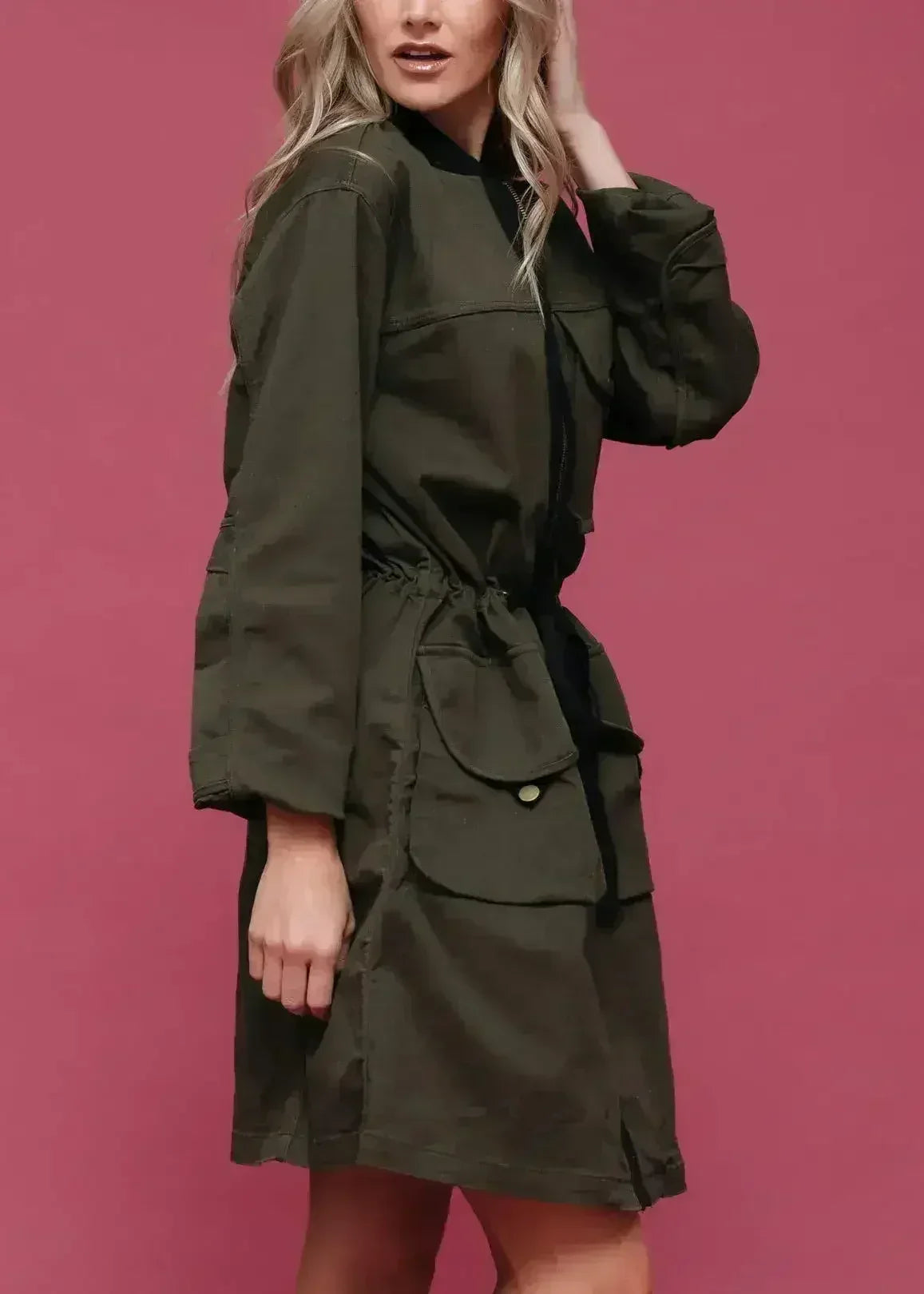 Veste utilitaire longue zippée pour femme de couleur olive