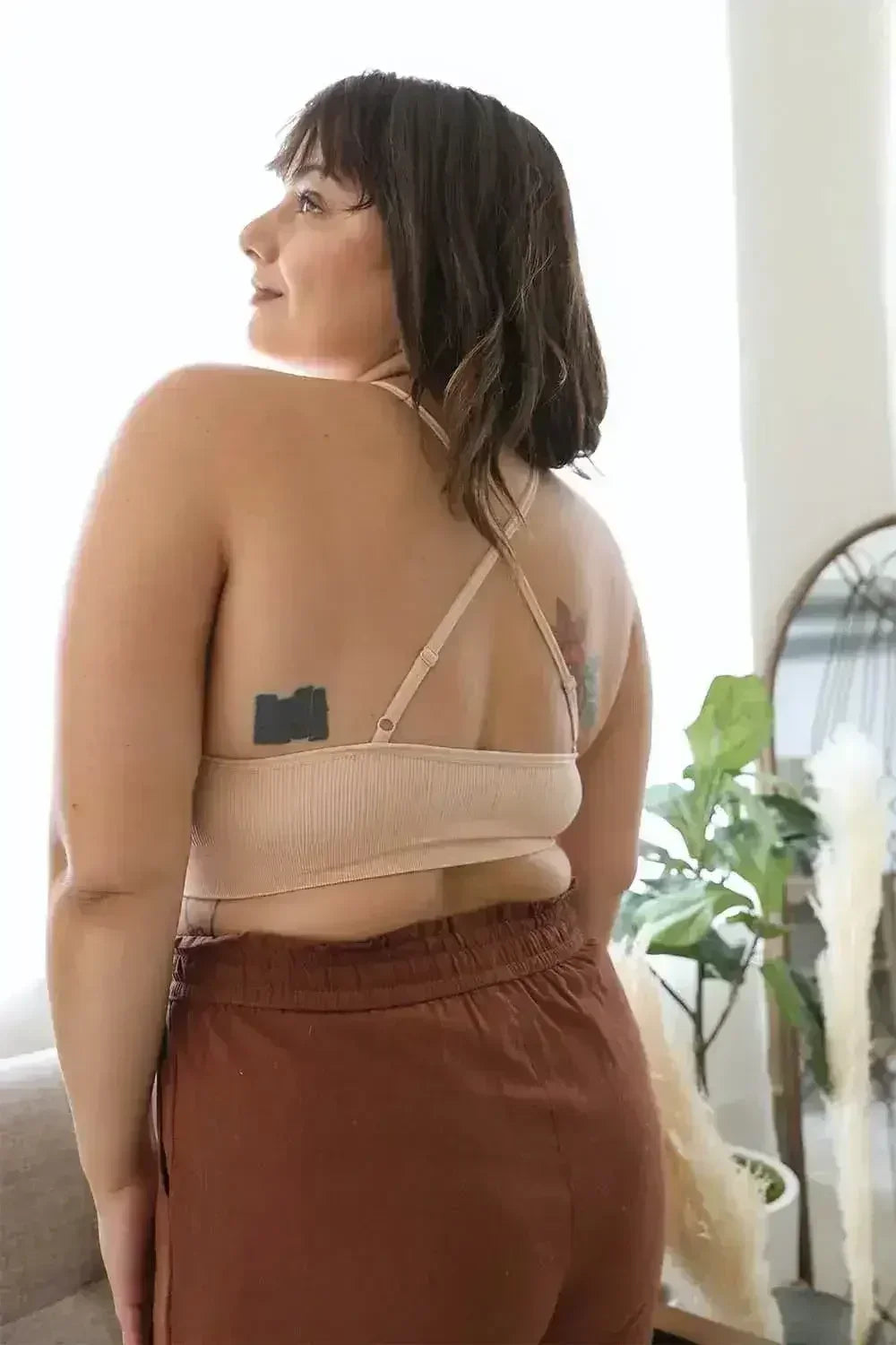 Bralette en dentelle au crochet à col haut – Style licou avec dos croisé