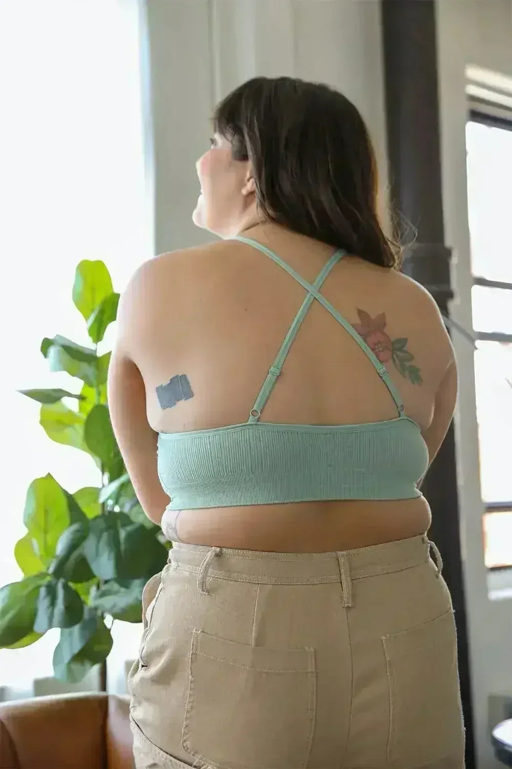 Bralette en dentelle au crochet à col haut – Style licou avec dos croisé