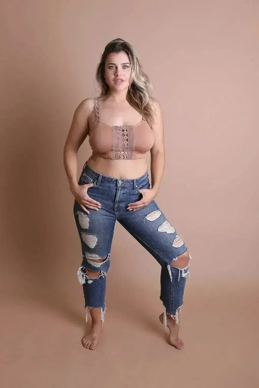 Bralette brodée en dentelle ajourée