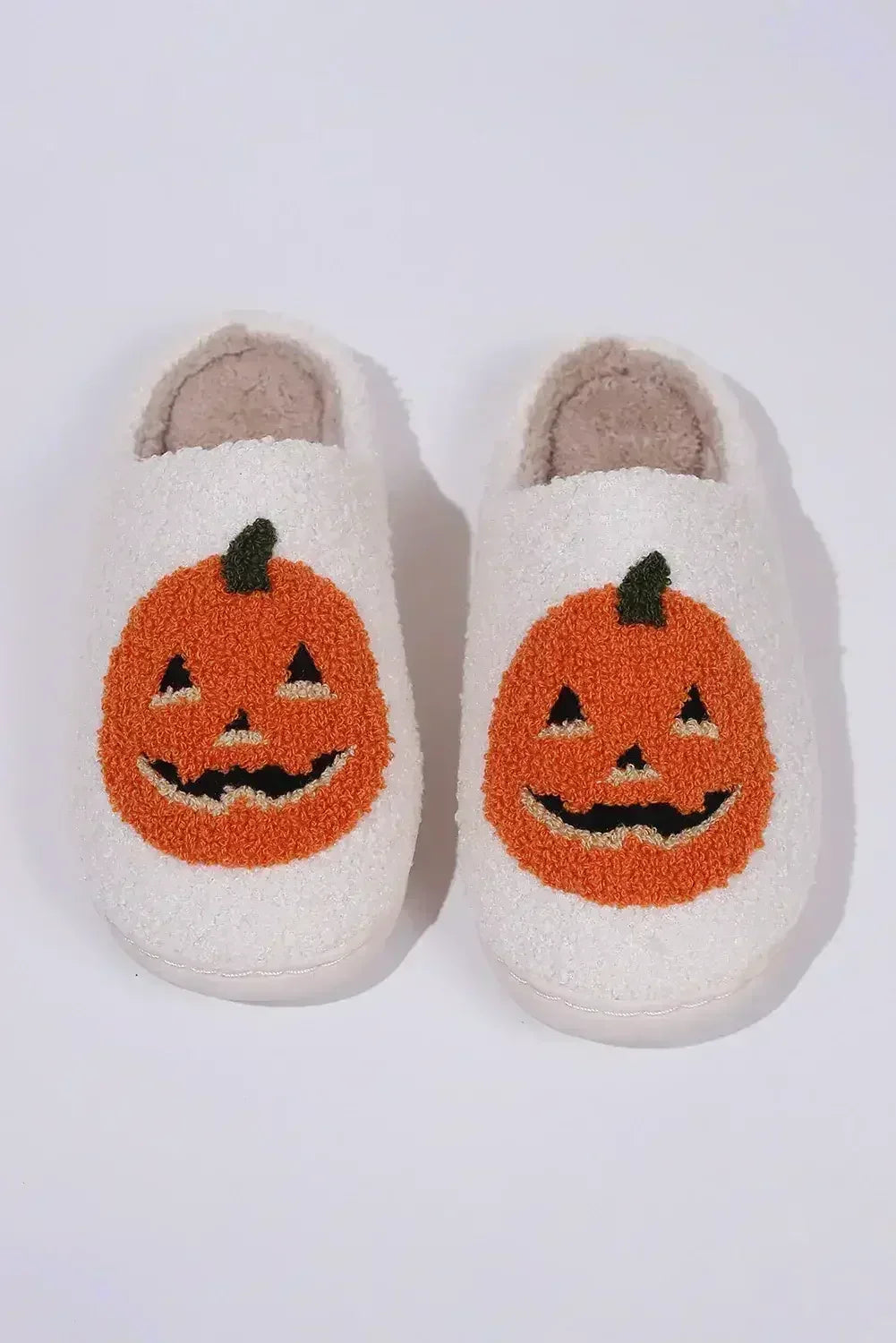 Pantoufles en peluche noires à imprimé citrouille d'Halloween