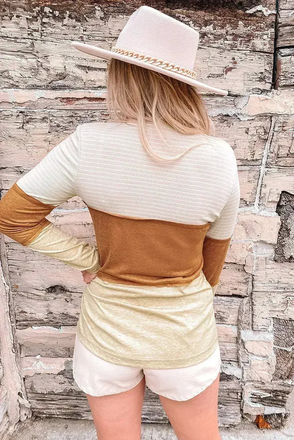 Haut Henley orange color block - Maille rayée col V | Femstylo