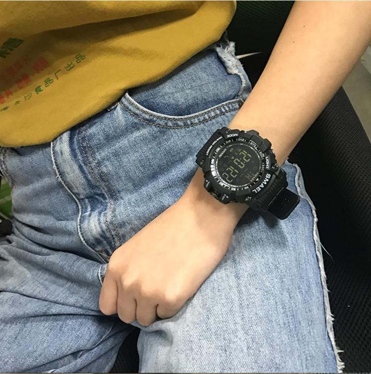 Montre Chronographe Homme Sport Intelligente Montre Militaire Sport Multifonction Étanche 50M Montre Digitale LED pour Homme