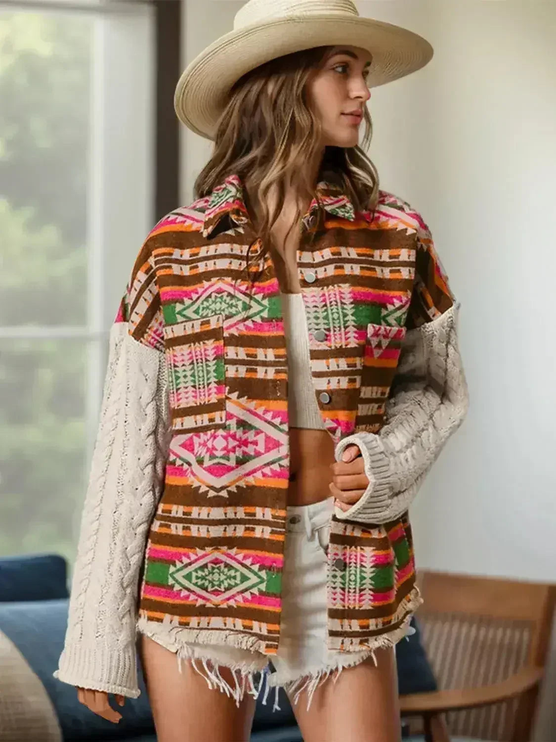 Veste à manches longues et col géométrique