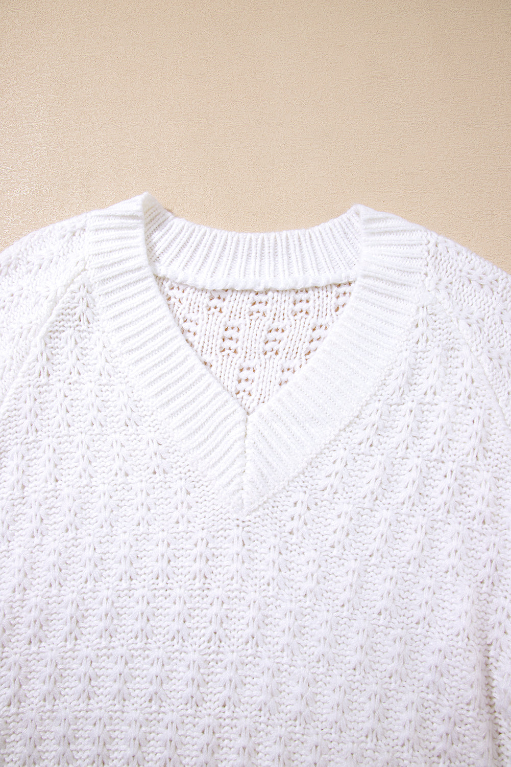 Pull ample en tricot blanc uni à bord côtelé et col en V - Femstylo