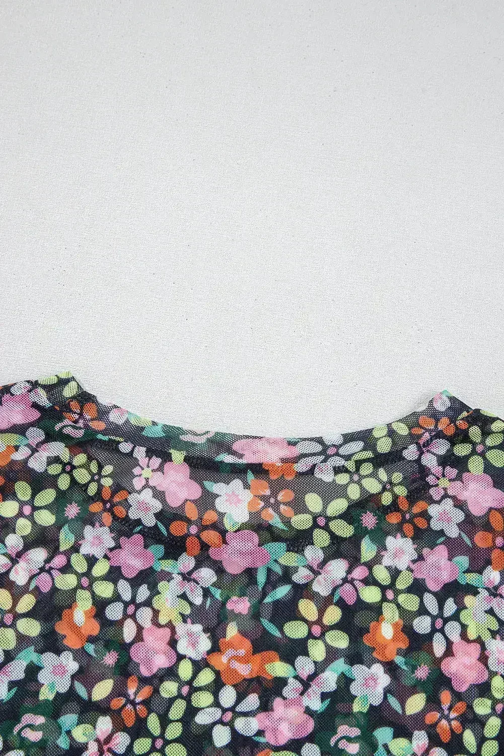 T-shirt noir transparent en maille à motif floral avec col rond et camisole