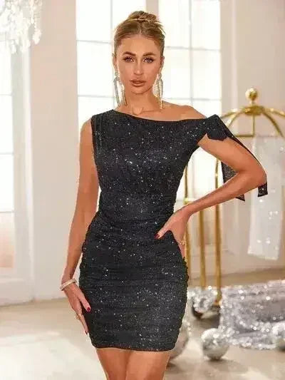 Robe courte scintillante à une épaule