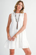 Robe droite sans manches brodée à œillets et motifs floraux blancs