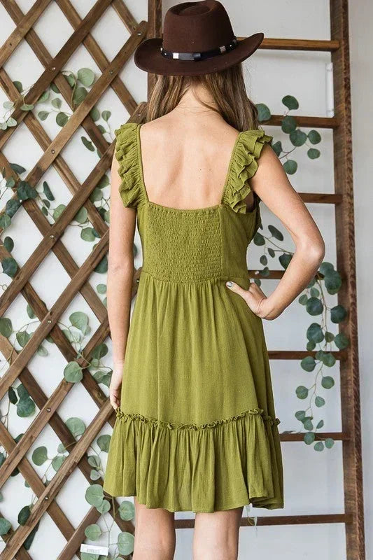 Robe sans manches à volants et taille froncée