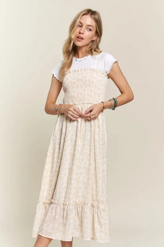 Nouvelle Robe Caraco Fleurie Smockée à Volants – Féminine, Charmante, Ludique, Parfaite pour les beaux jours et les sorties décontractées