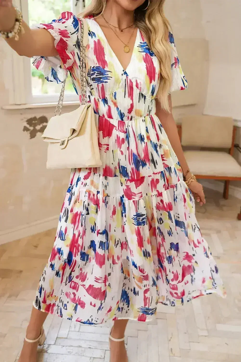 Robe longue étagée à manches courtes bouffantes imprimé abstrait bleu ciel