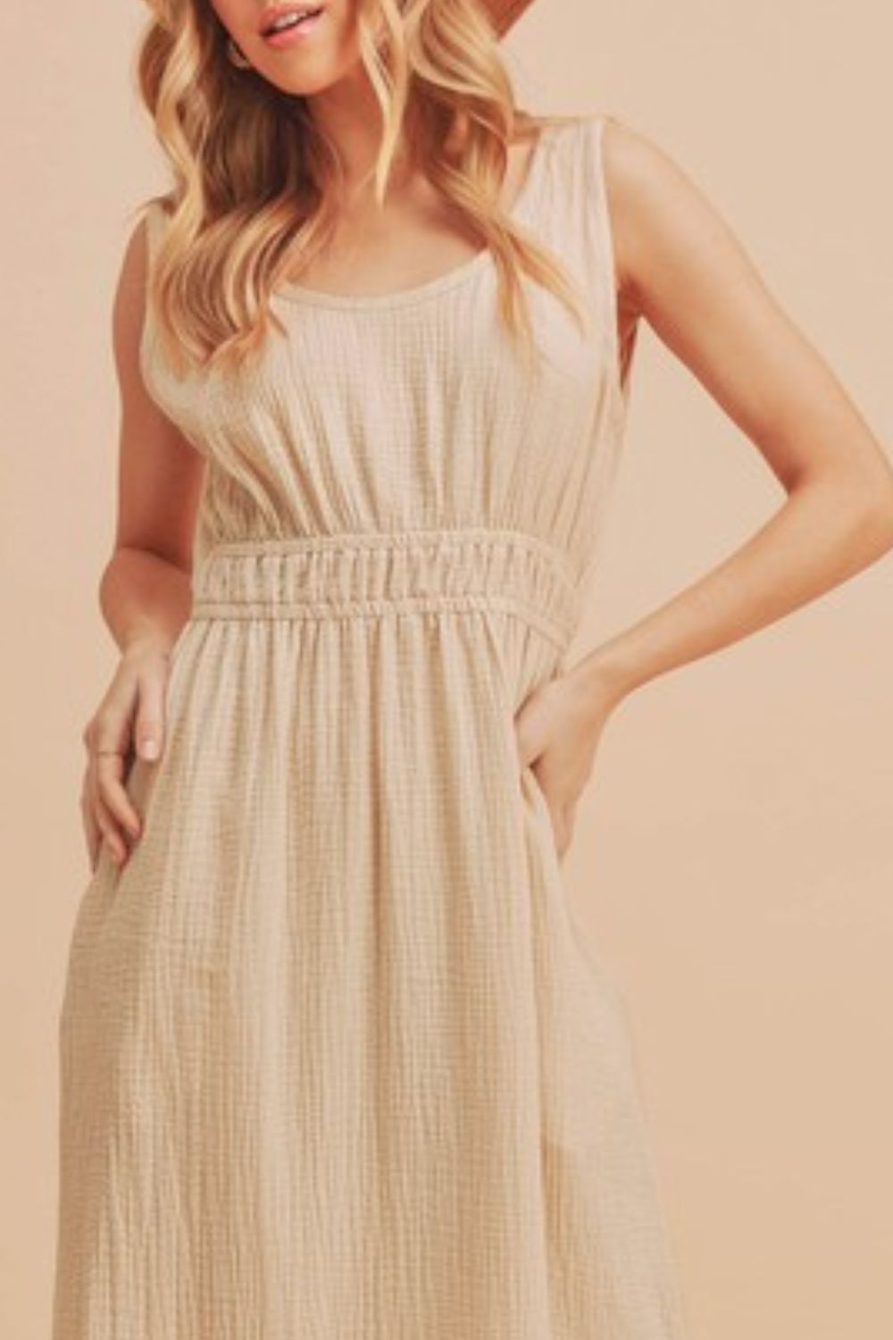 Robe longue sans manches à col rond et fentes latérales pour femme – Fluide, polyvalente et confortable avec des fentes latérales pour un style décontracté et aéré