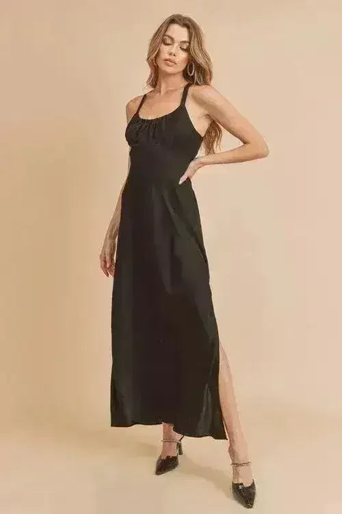 Robe longue à fines bretelles Aemi + Co, avec fronces latérales, fente et découpe au dos