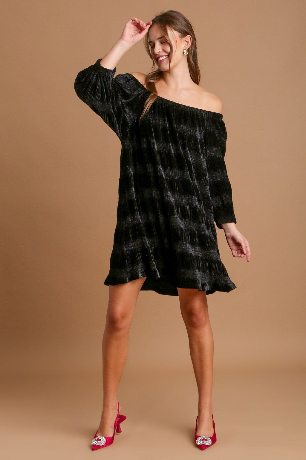 Off-Shoulder Balloon Sleeve Velvet Mini Dress – Glamorous Off-Shoulder Design, Playful Balloon Sleeves, Luxurious Velvet Fabric, Elegant & Sexy Mini Dress for Parties and Date Nights