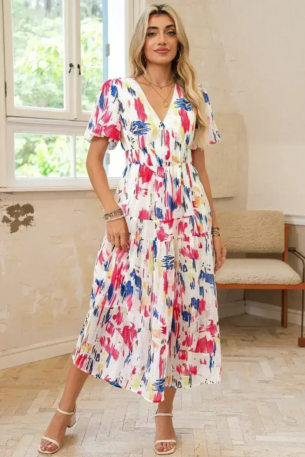 Robe longue étagée à manches courtes bouffantes imprimé abstrait bleu ciel