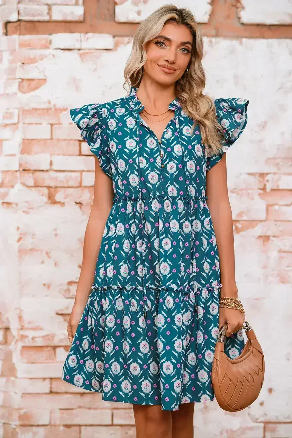 Robe bleue à imprimé floral rétro, col fendu et manches courtes à volants