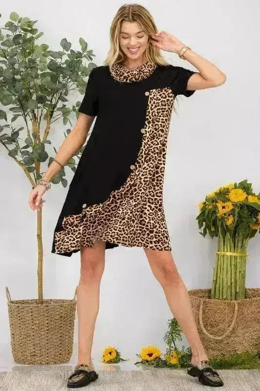 Robe Courte Grande Taille à Imprimé Léopard Manches Courtes avec Boutons Décoratifs - Femstylo