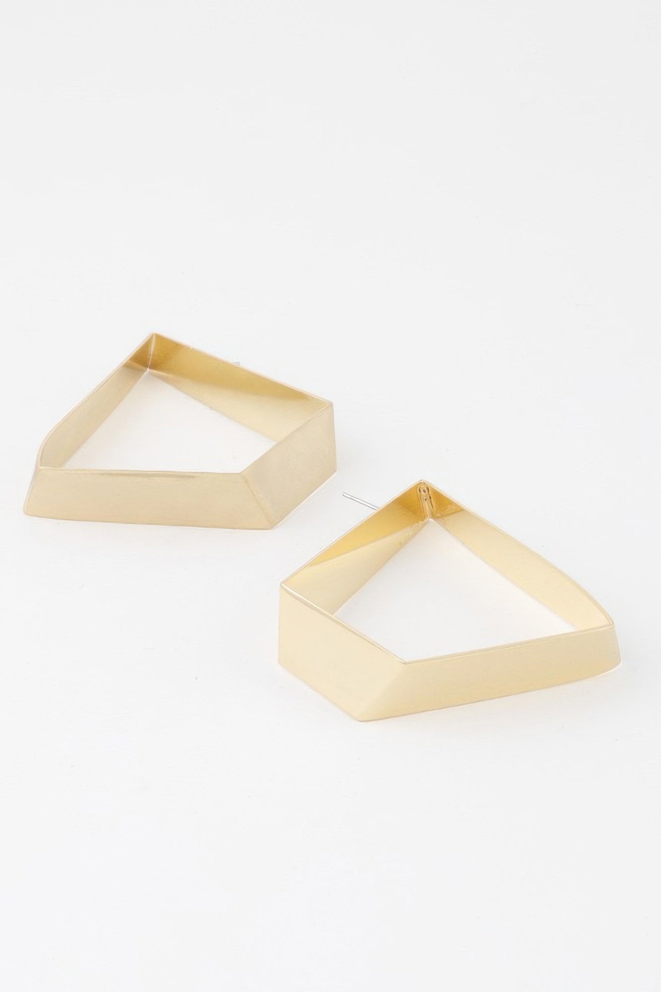 Boucles d'oreilles formes droites abstraites