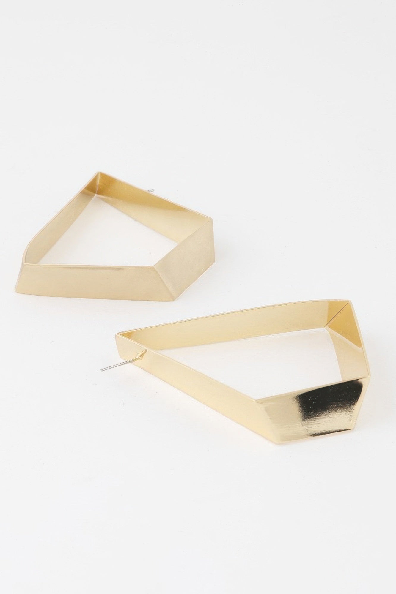 Boucles d'oreilles formes droites abstraites