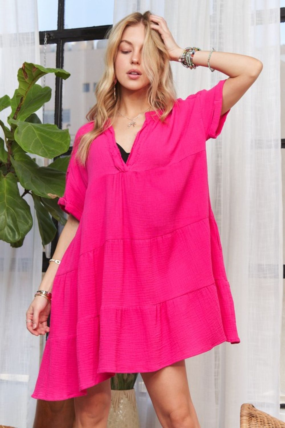 Robe d'été étagée à encoche et manches courtes – Polyvalente, chic, confortable, élégante, un incontournable pour chaque occasion