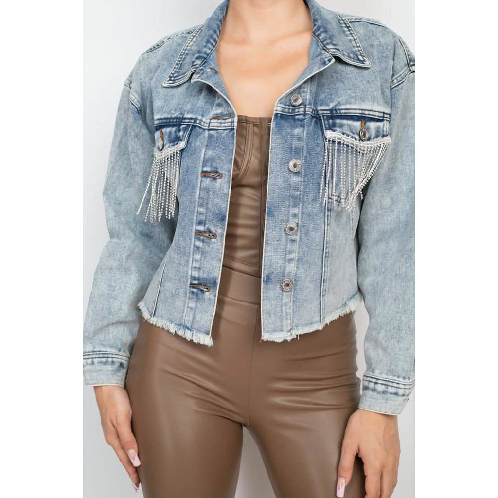Veste en jean ornée de strass et dotée de poches