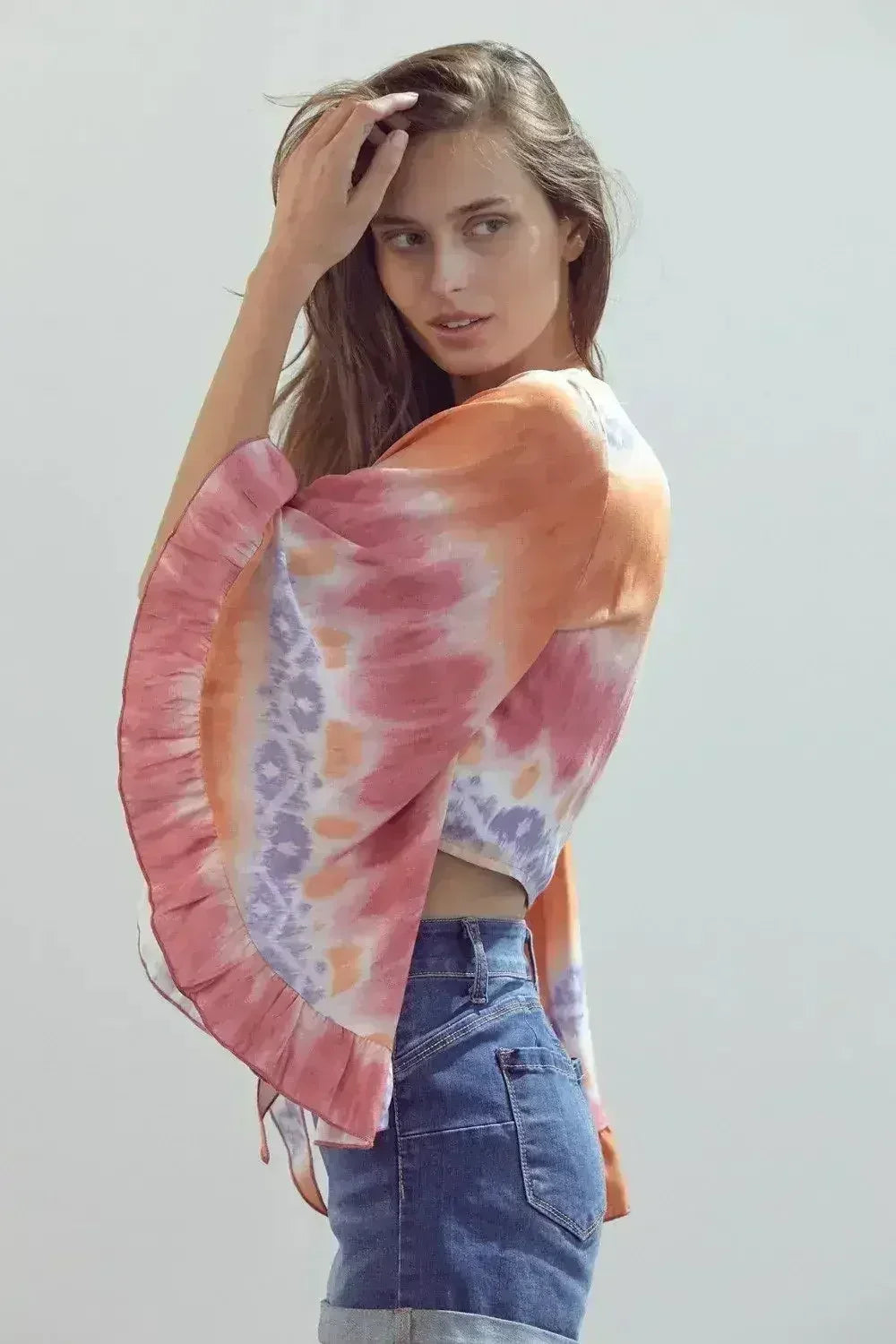 Crop top Tie-Dye à Manches Cloche – Manches Fluides et Design Élégant