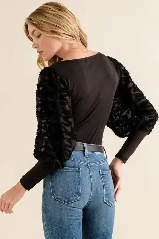 Body texturé à manches bouffantes | Détails en dentelle et boutons décoratifs - Femstylo