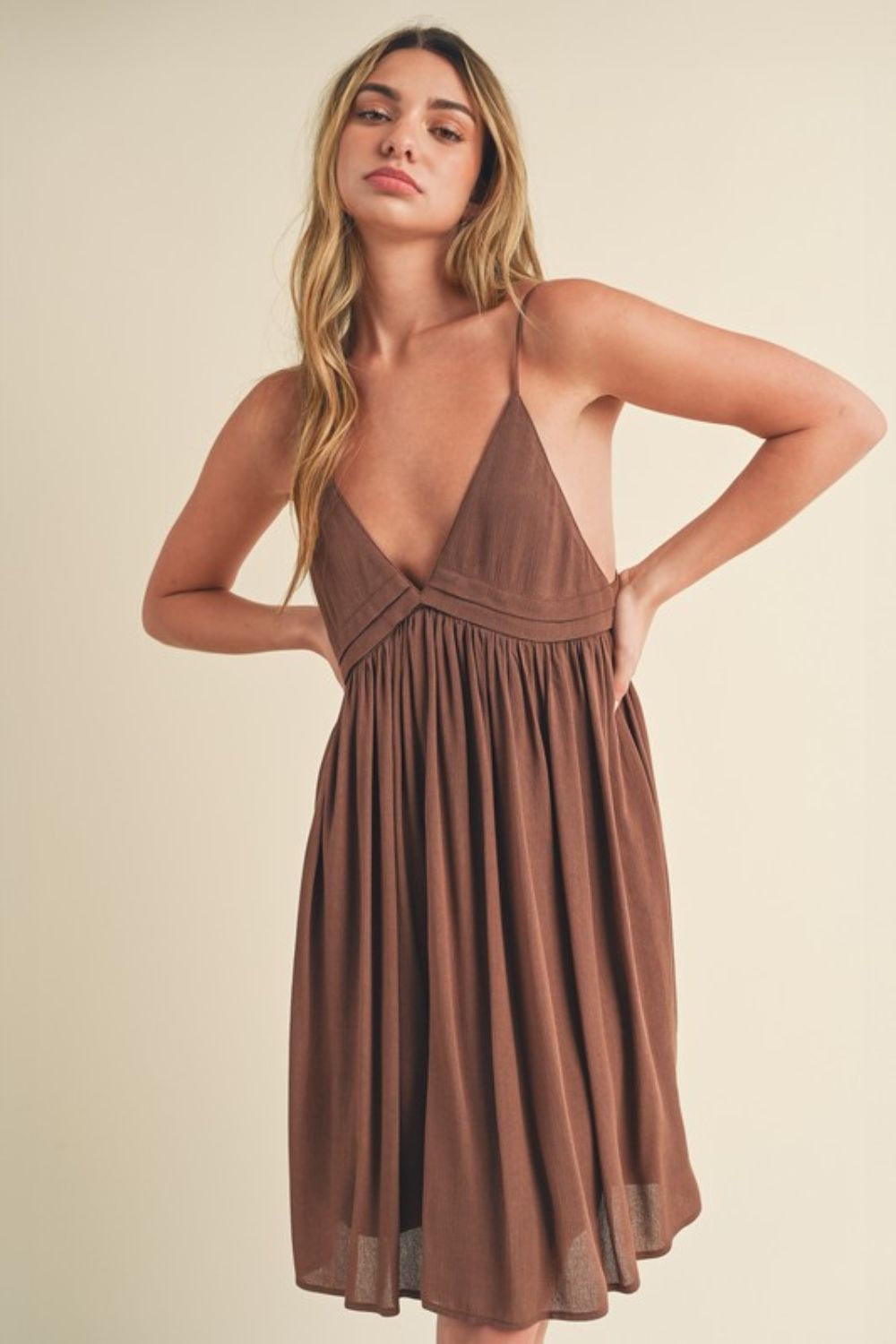 Nouvelle robe nuisette mini à décolleté plongeant et froncé pour femme – Sexy, confortable, flatteuse et parfaite pour les occasions spéciales