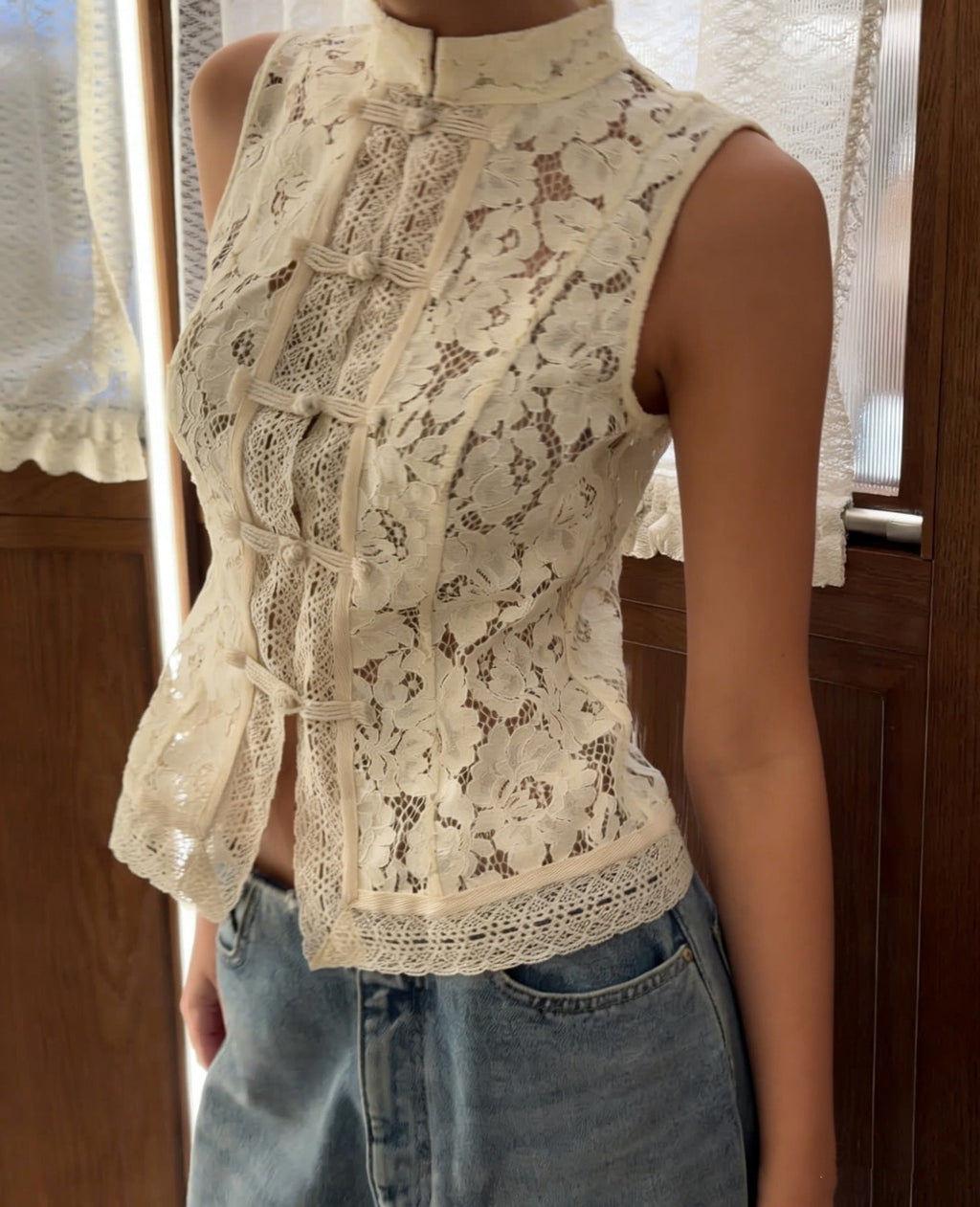 Haut sans manches en crochet et dentelle à col montant, coupe ajustée – 3 couleurs, tailles S-L
