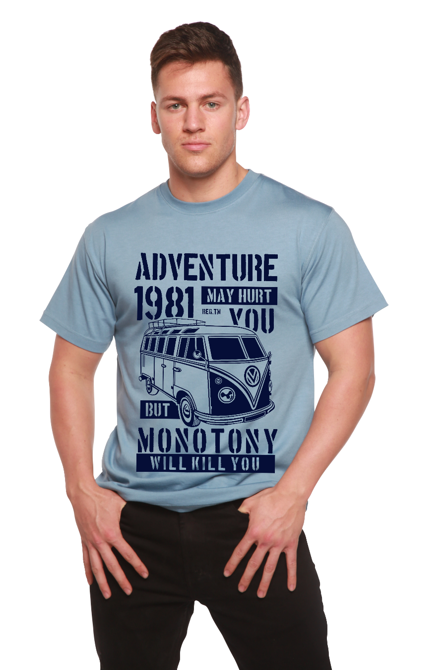 T-shirt graphique à manches courtes en viscose de bambou/coton biologique Adventure 1981 pour homme