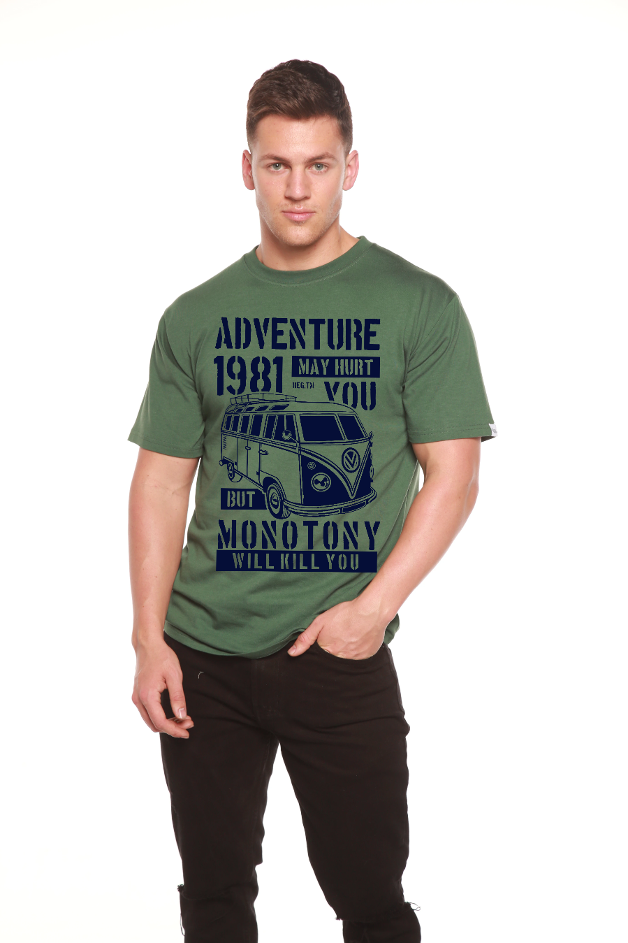 T-shirt graphique à manches courtes en viscose de bambou/coton biologique Adventure 1981 pour homme