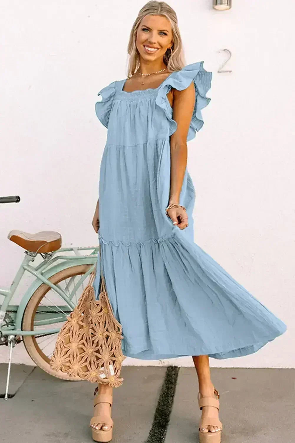 Robe longue texturée étagée à col carré et manches courtes volantées violette