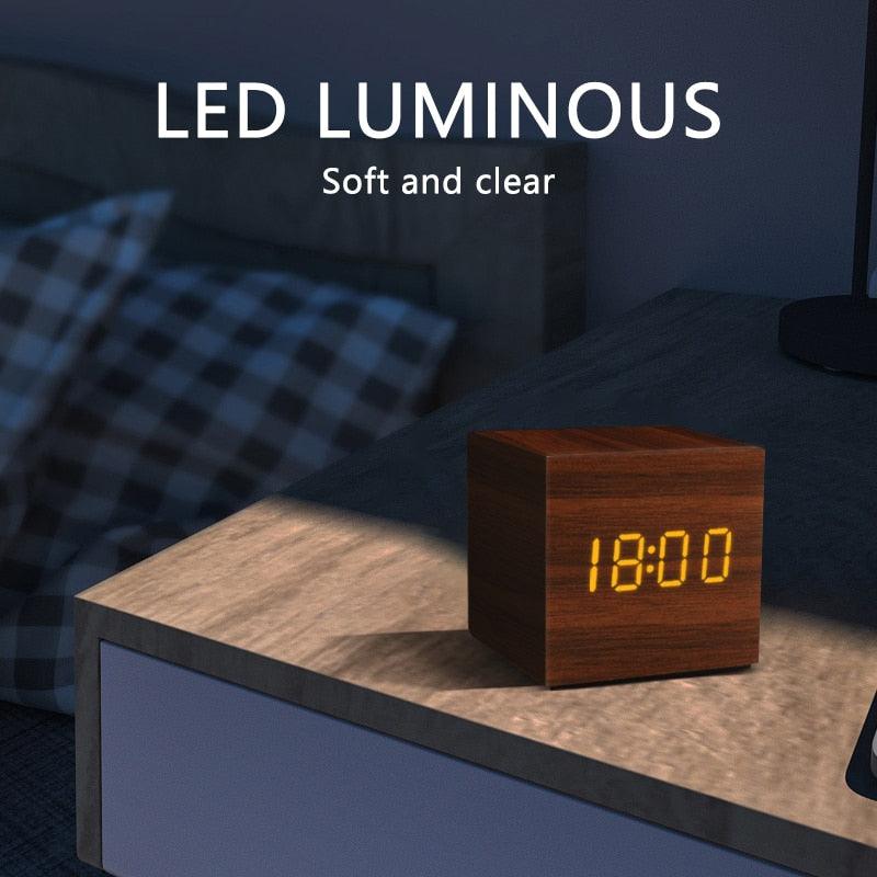 Réveil LED en bois avec affichage numérique de l'heure, 3 réglages d'alarme, détection d'humidité et de température, fabriqué en bois, horloges électriques de table à commande vocale, alimenté par USB/AAA, horloges électroniques de bureau en bois