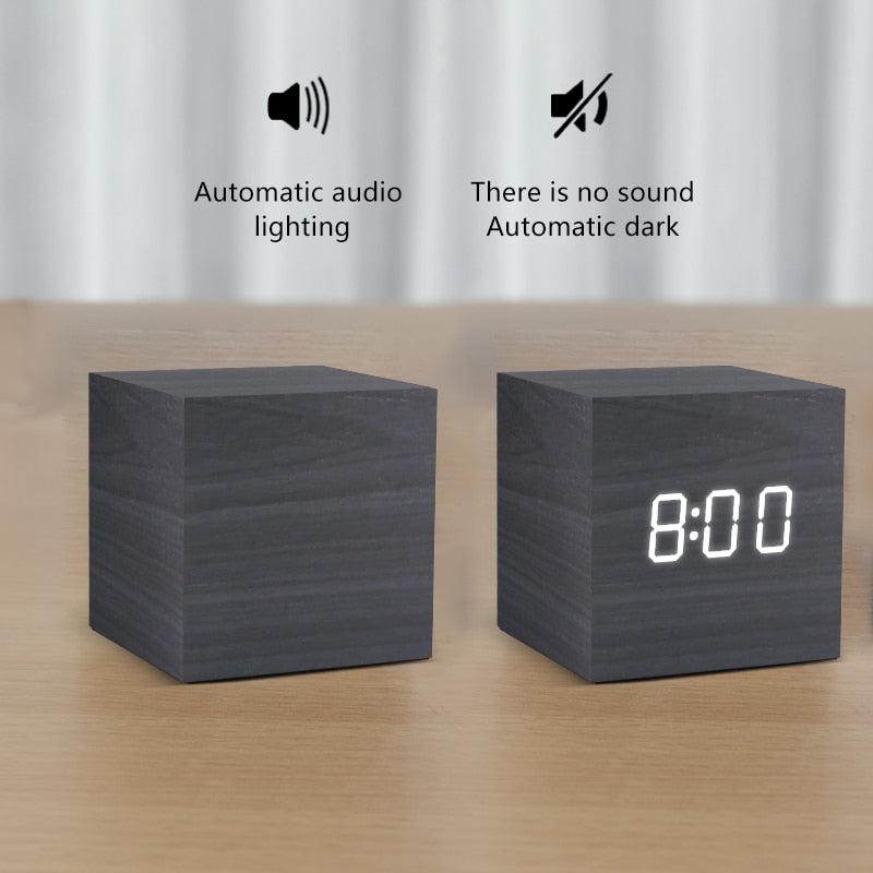 Réveil LED en bois avec affichage numérique de l'heure, 3 réglages d'alarme, détection d'humidité et de température, fabriqué en bois, horloges électriques de table à commande vocale, alimenté par USB/AAA, horloges électroniques de bureau en bois